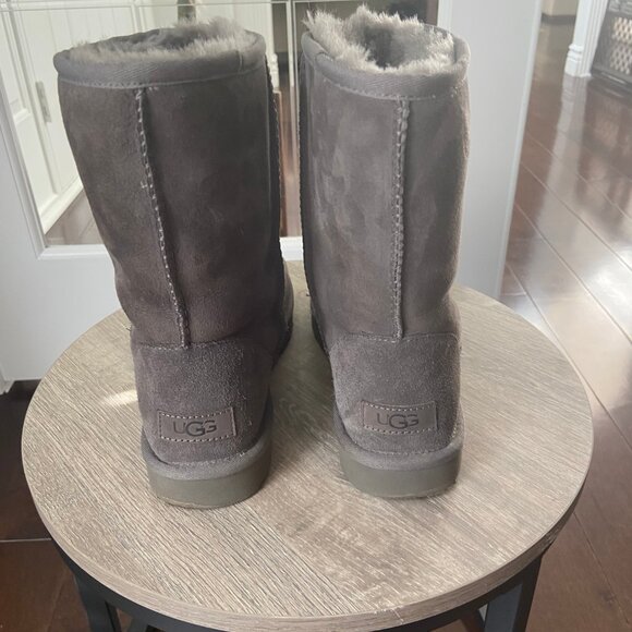 UGG Classic Short II in Grey / Size 9 / #1016233 / Gently Used - Picture 10 of 10